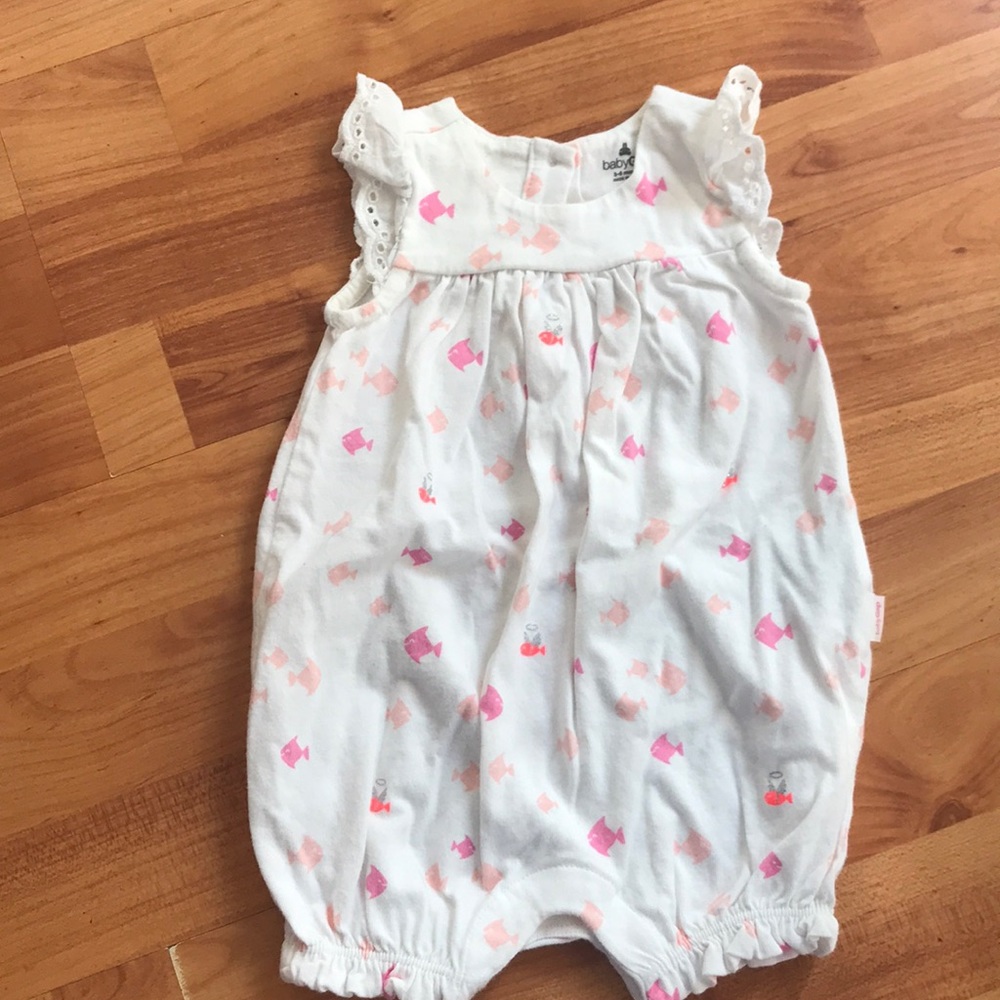 Baby gap romper 3-6 months